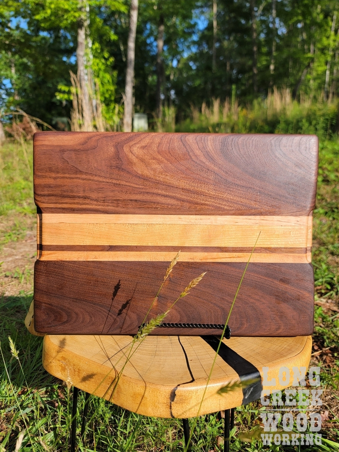 Cutting board with juice groove